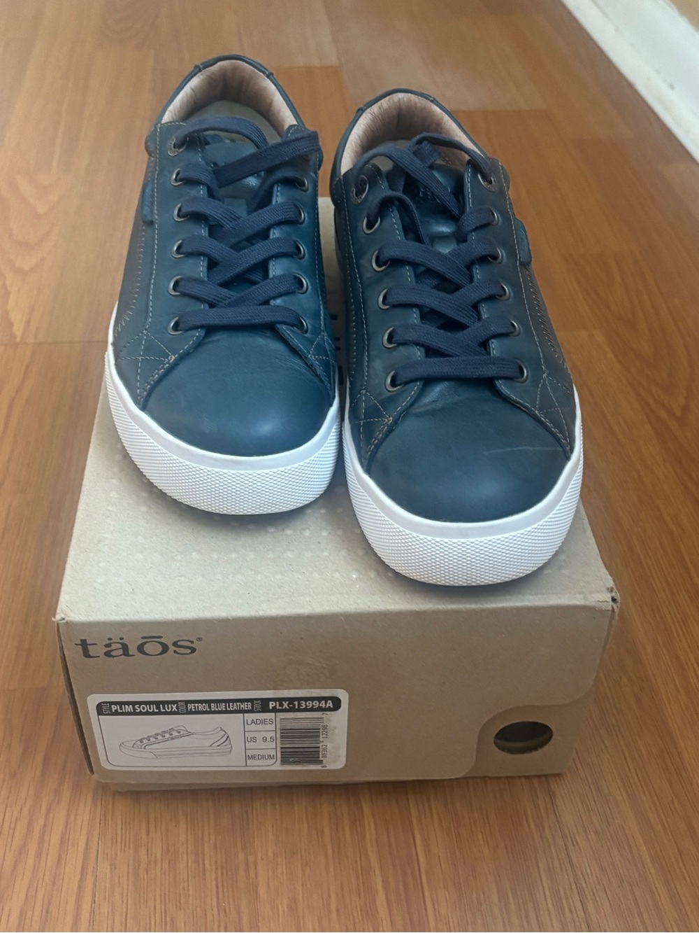 Taos Footwear Women’s Plim Soul Lux size 9.5 in Petrol Blue Leather